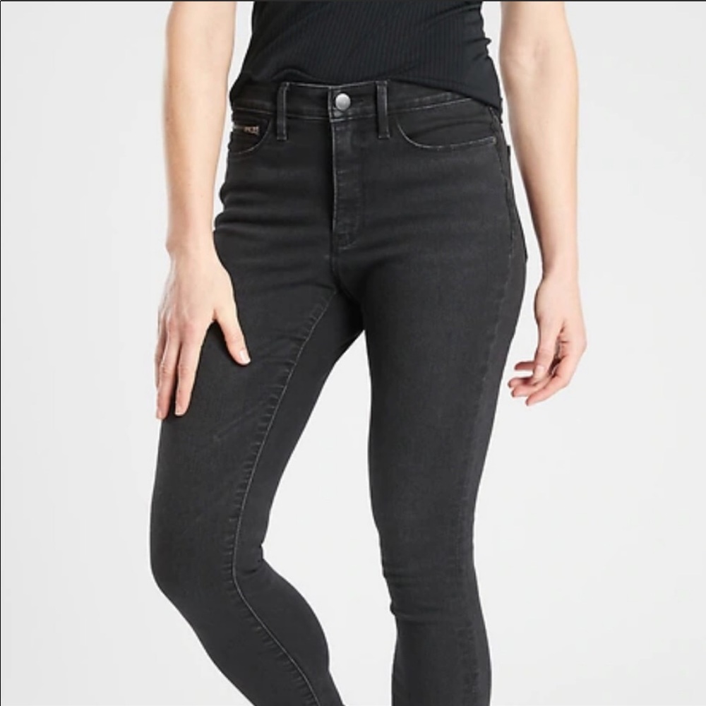Athleta Sculptek Skinny Jean in Carbon Wash